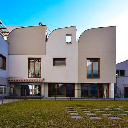 Legacy Duplex In Historic Prague District By Rentez Apartment Exterior photo